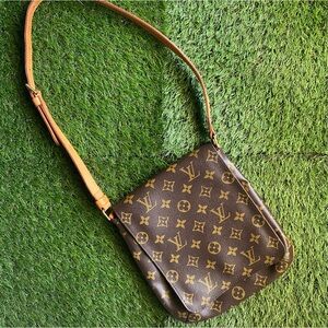 Louis Vuitton Mussette Salsa